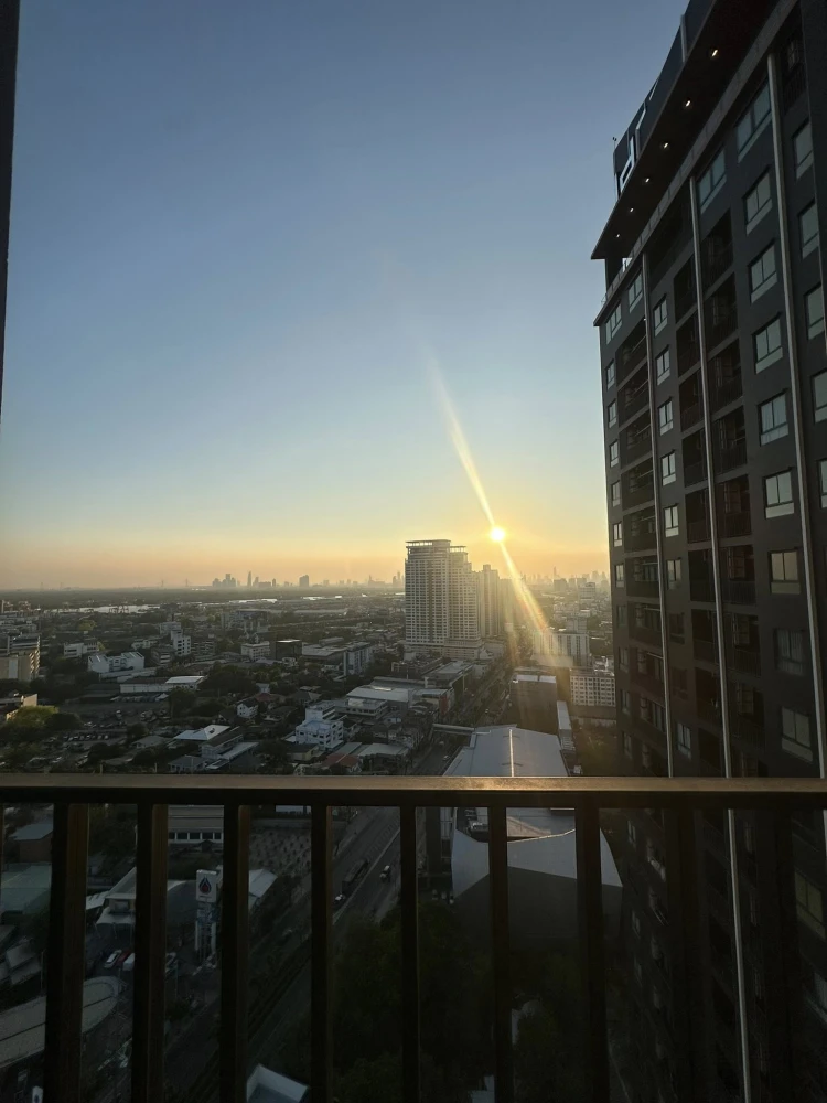 For rent: Ideo Sukhumvit - Rama 4, very high floor unit, 35 sq.m., well-divided spaces. Book now!
