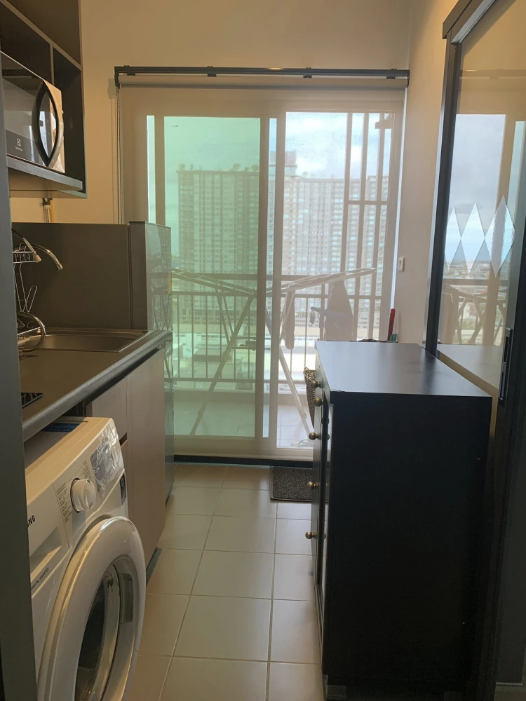 For rent: Ideo Sukhumvit 115, swimming pool view, fully furnished, complete with electrical appliances. Reserve now, get it first.