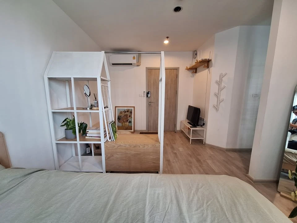 For rent: Ideo Mobi Charan-Interchange, 22 sq m room, wide frontage, pool view, separate kitchen, move in now, don't hesitate.
