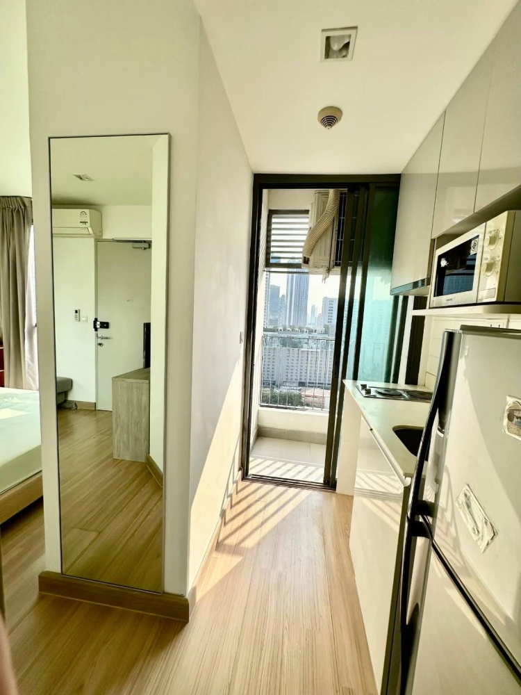 For rent: Ideo Mobi Phaya Thai, studio room, 19th floor, view of Sri Ayutthaya Road, excellent furniture, very worth booking