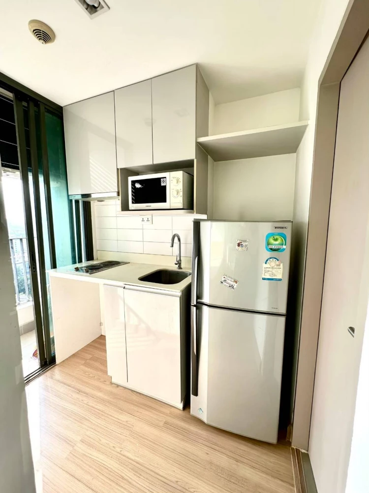For rent: Ideo Mobi Phaya Thai, studio room, 19th floor, view of Sri Ayutthaya Road, excellent furniture, very worth booking