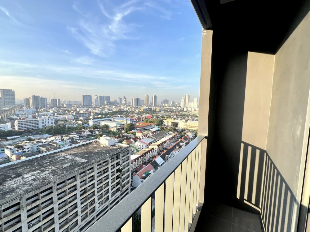 For sale: Ideo Mobi Wong Sawang Interchange, high floor, city view, fully furnished with appliances.