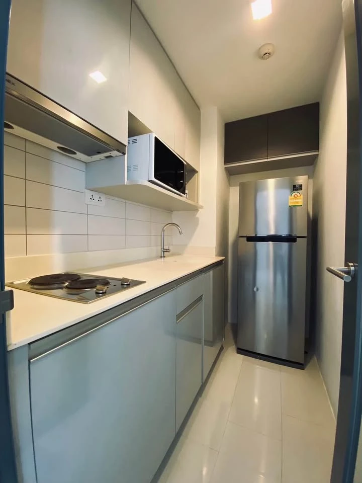 For rent: Ideo Mobi Sukhumvit, 7th floor, beautiful city view from corner room, quiet and private. I must say you must book.