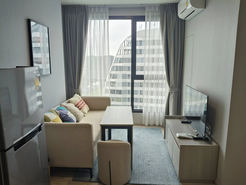 For rent: Ideo Mobi Sukhumvit Eastpoint, 26th floor, very high, spacious room, not cramped, fully furnished, urgent