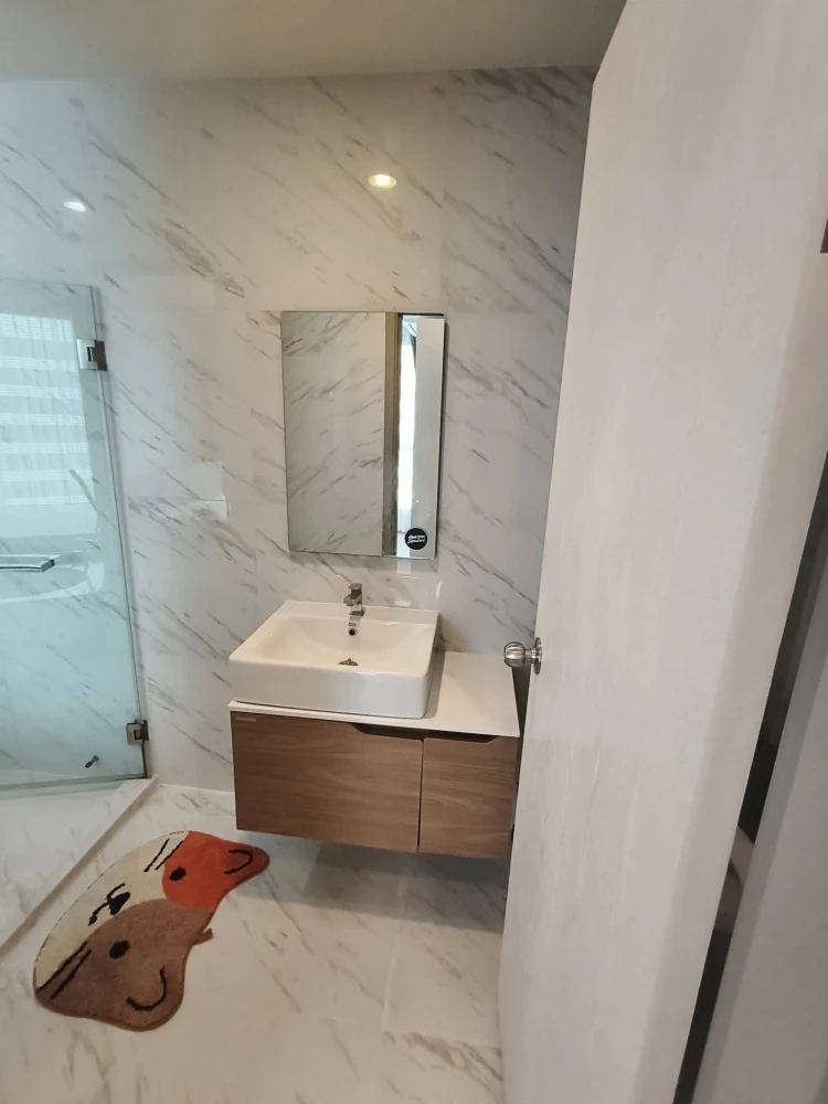 For rent: Ideo Mobi Sukhumvit Eastpoint, 26th floor, very high, spacious room, not cramped, fully furnished, urgent