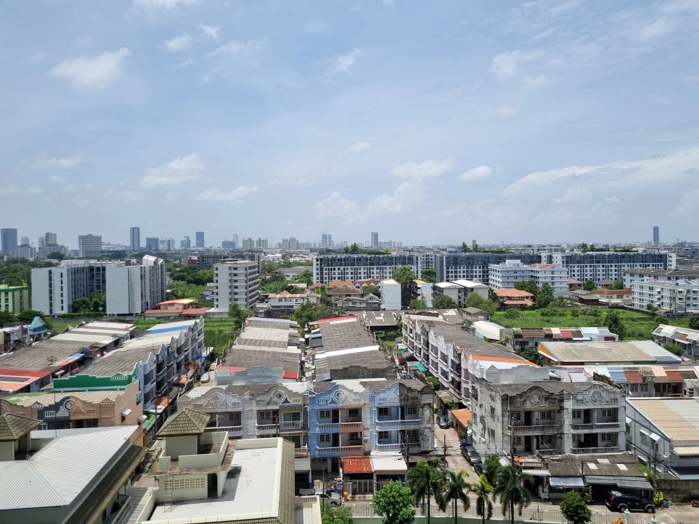 For rent: Ideo Mobi Sukhumvit Eastpoint, fully furnished, great view, no hassle. Reserve now before it's gone.