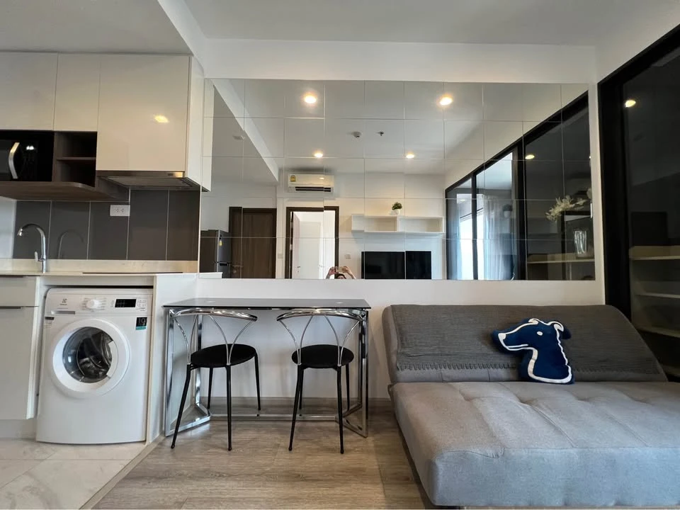 For rent: Ideo Mobi Asoke, 32nd floor, open view, front of the project, room facing Makkasan Park, fully furnished, ready to move in