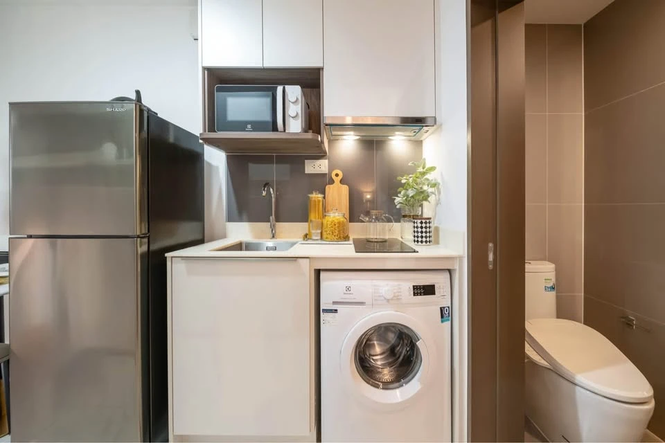 For rent: Ideo Mobi Asoke, ready to move in, fully furnished, great deal like this, hurry and book now before you miss out!!!