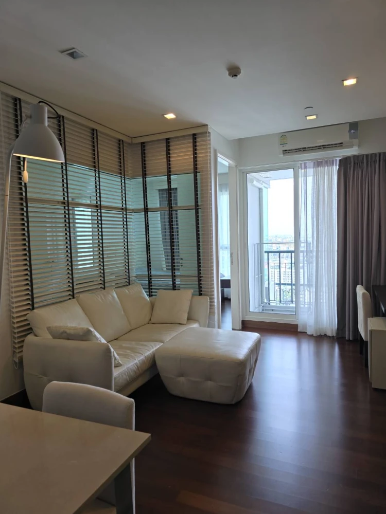 For rent: Ivy Thonglor, 23rd floor, very high, lots of usable space, fully furnished, don't miss it.