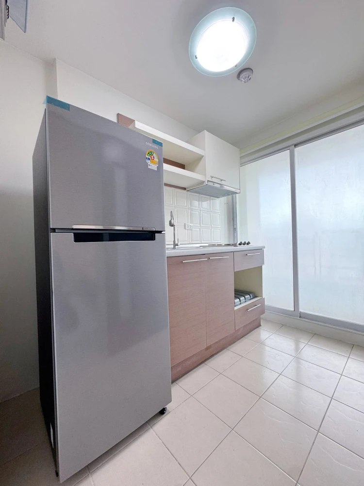 For rent: Ivy Ratchada Condominium, spacious room, comes with usable space, hurry up and reserve now, don't miss out.