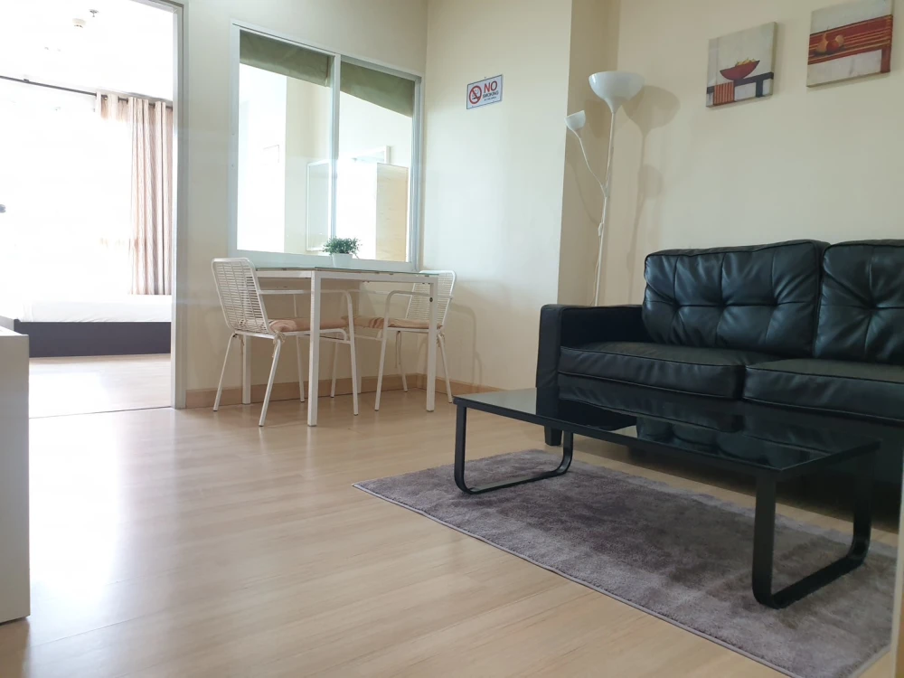 For rent, Ivy Sathorn 10, 17th floor, unblocked view, room decorated in soft tones, great price, book now before it slips away.