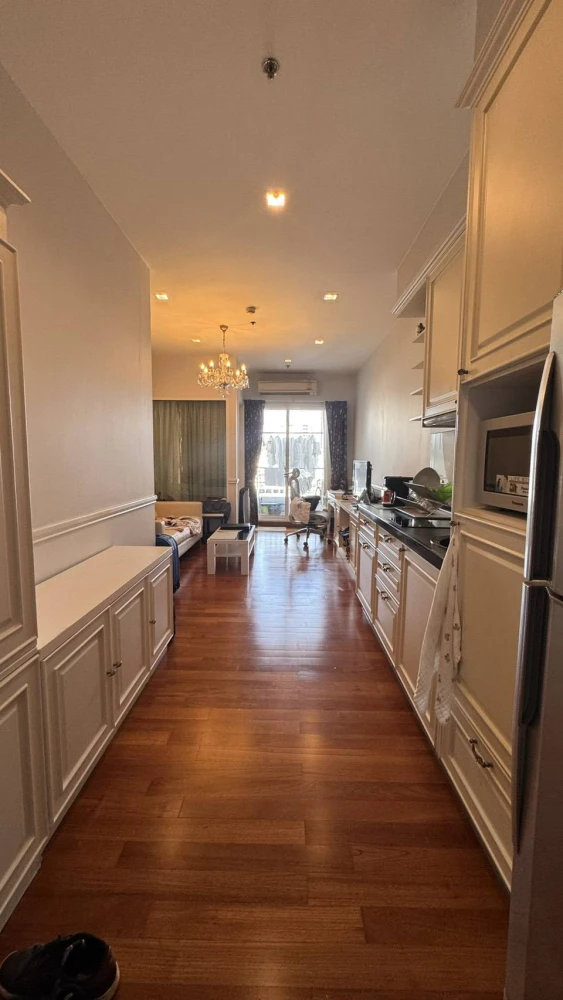 For rent: Ivy Sathorn 10. A lovely unit with beautiful, unobstructed city views and ample living space. What are you waiting for?