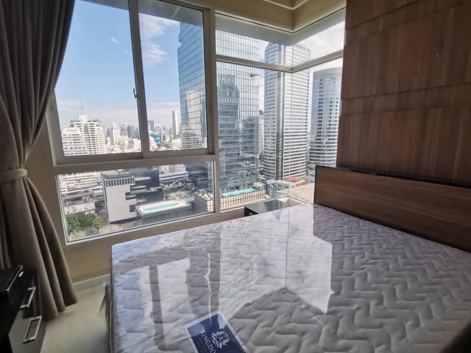For rent, Ivy Sathorn 10, corner room, high floor, city view, no buildings blocking, spacious area, decorated, ready to move in