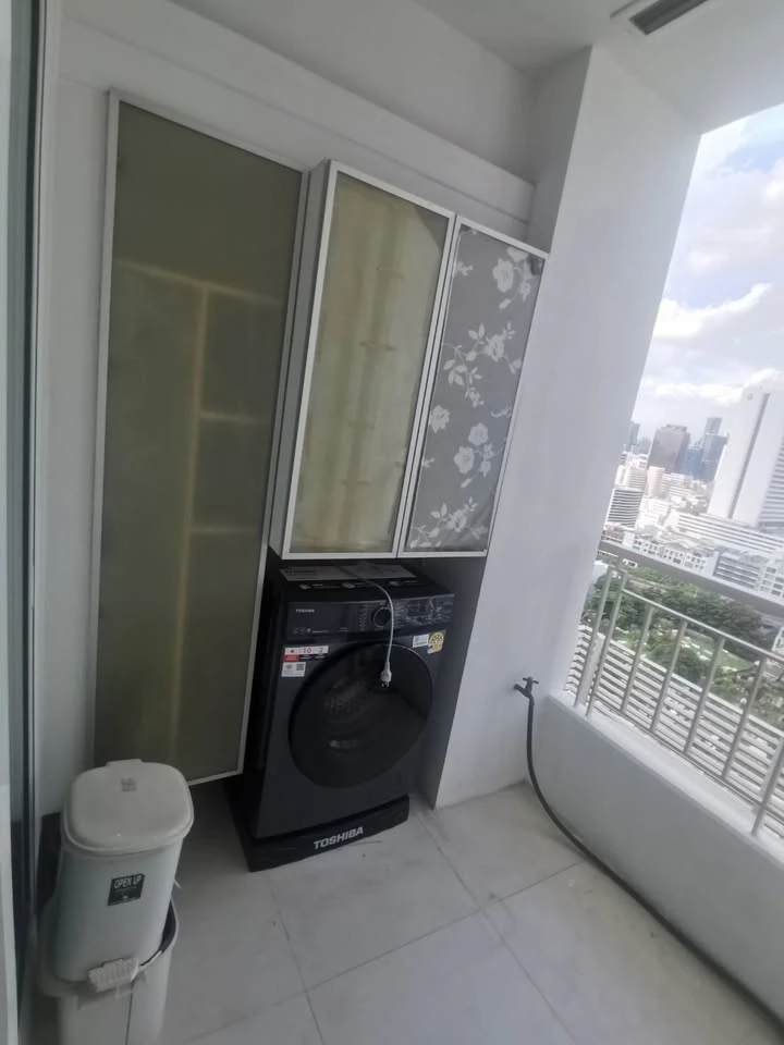 For rent, Ivy Sathorn 10, corner room, high floor, city view, no buildings blocking, spacious area, decorated, ready to move in