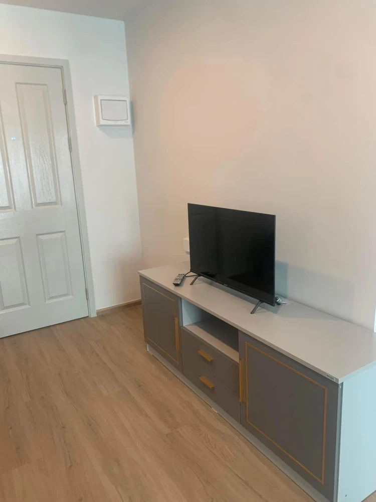 For rent: Hi Rise Ratchayothin Station, 2nd floor, fully furnished room, nice to live in. If interested, hurry and reserve now. Don't wait.