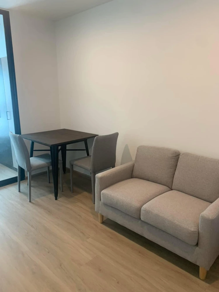 For rent: Hi Rise Ratchayothin Station, 2nd floor, fully furnished room, nice to live in. If interested, hurry and reserve now. Don't wait.