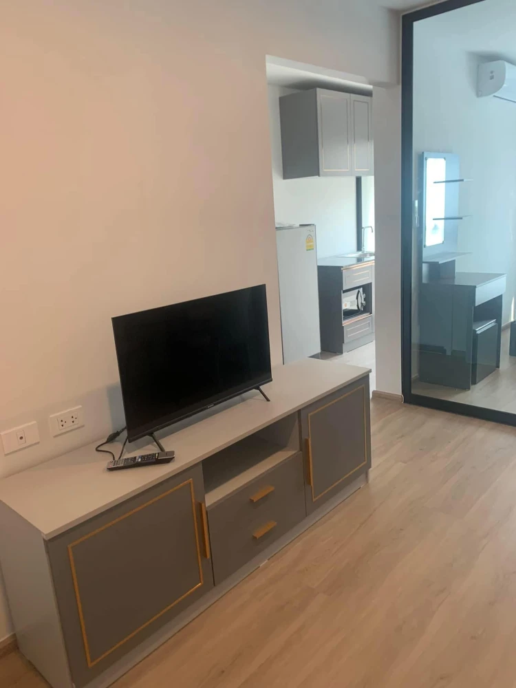 For rent: Hi Rise Ratchayothin Station, 2nd floor, fully furnished room, nice to live in. If interested, hurry and reserve now. Don't wait.