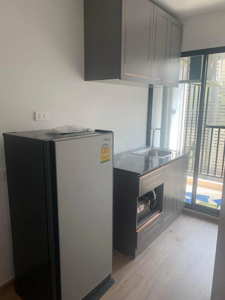 For rent: Hi Rise Ratchayothin Station, 2nd floor, fully furnished room, nice to live in. If interested, hurry and reserve now. Don't wait.