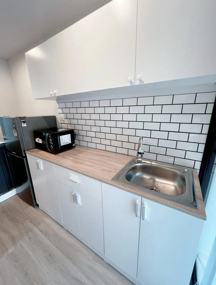 For rent: High-rise Ratchayothin Station condo. Ready to move in, fully furnished, complete amenities. Book now!