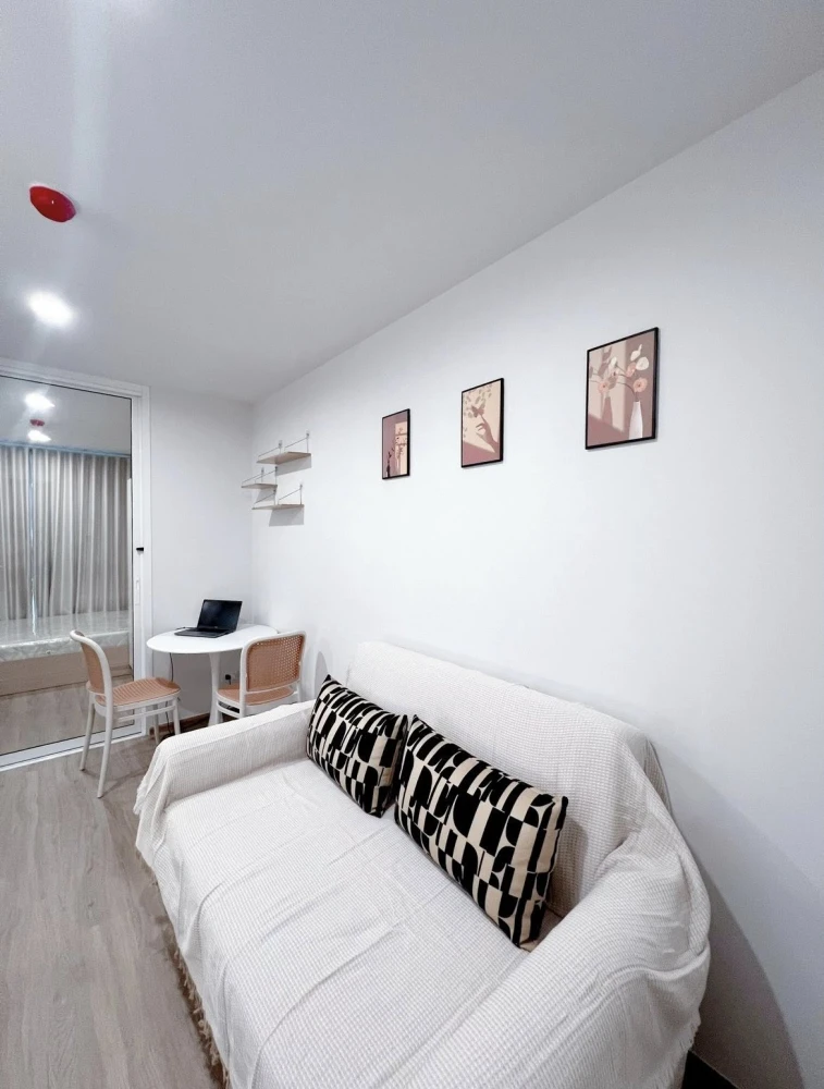 For rent: High-rise Ratchayothin Station condo. Ready to move in, fully furnished, complete amenities. Book now!