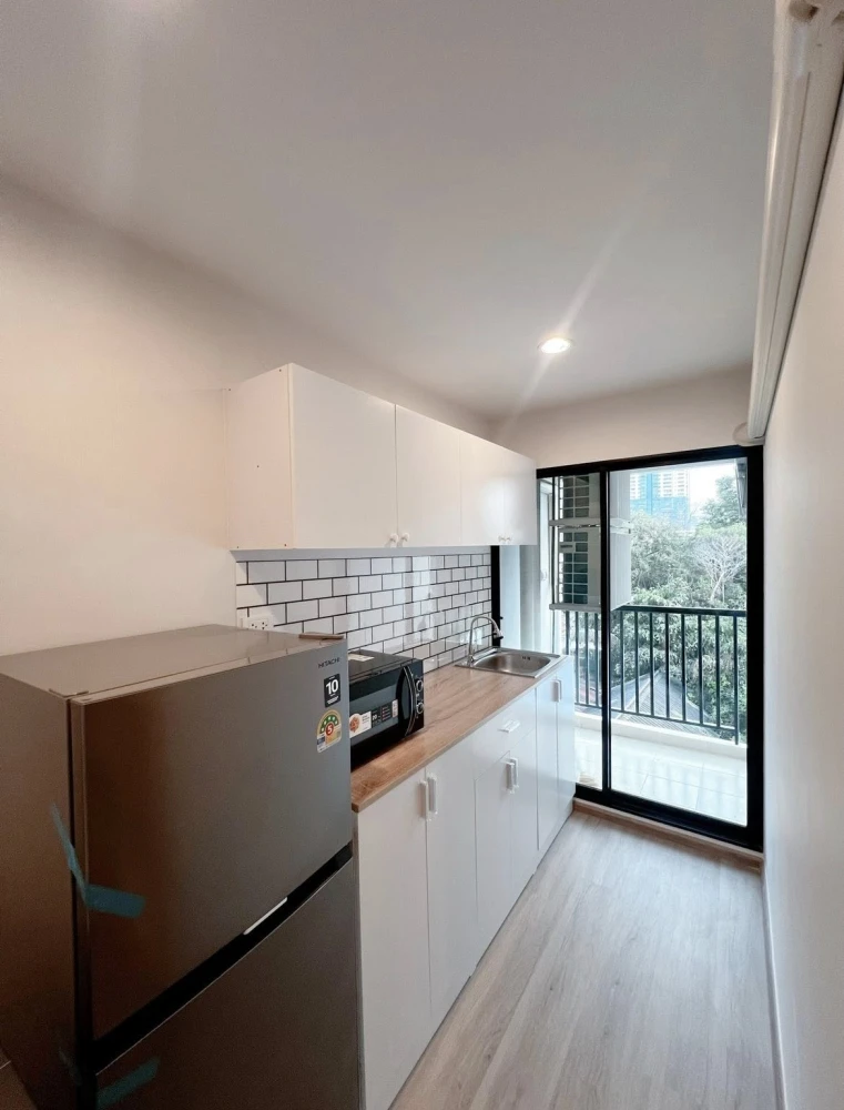 For rent: High-rise Ratchayothin Station condo. Ready to move in, fully furnished, complete amenities. Book now!