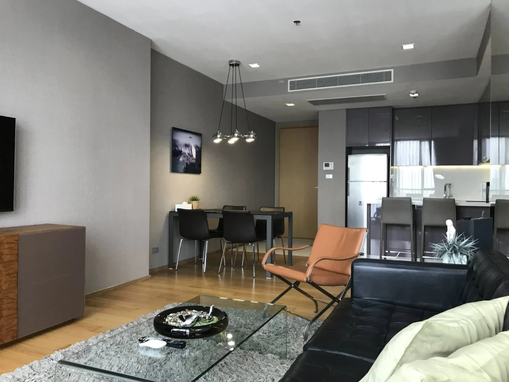 For rent: Hyde Sukhumvit 13, 2 bedrooms, 2 bathrooms, with bathtub, corner room, very high floor, book now and you won't be disappointed.