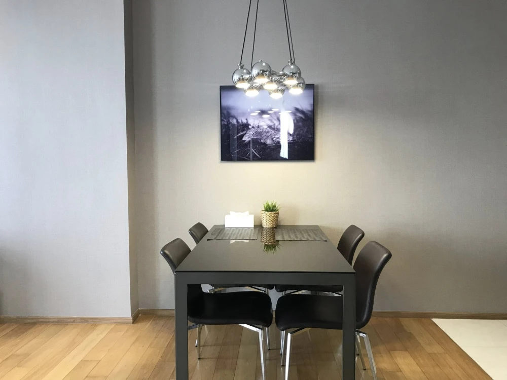 For rent: Hyde Sukhumvit 13, 2 bedrooms, 2 bathrooms, with bathtub, corner room, very high floor, book now and you won't be disappointed.