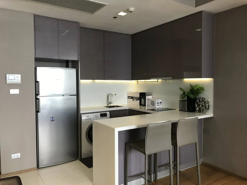 For rent: Hyde Sukhumvit 13, 2 bedrooms, 2 bathrooms, with bathtub, corner room, very high floor, book now and you won't be disappointed.