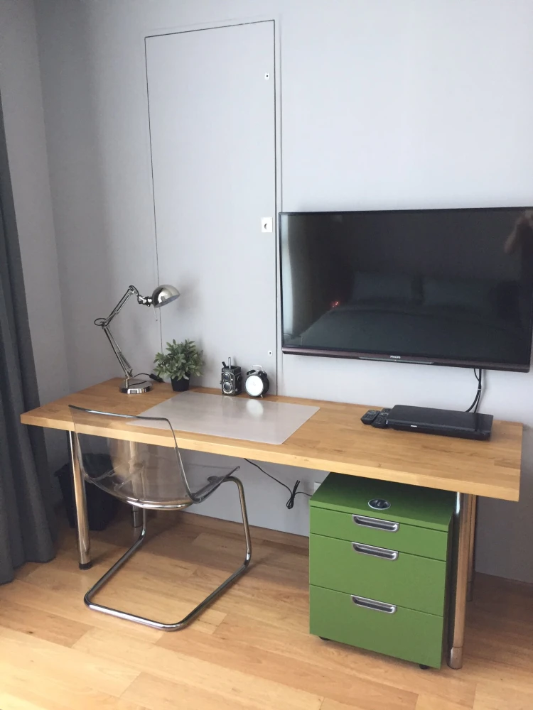 For rent: Hyde Sukhumvit 13, 2 bedrooms, 2 bathrooms, with bathtub, corner room, very high floor, book now and you won't be disappointed.
