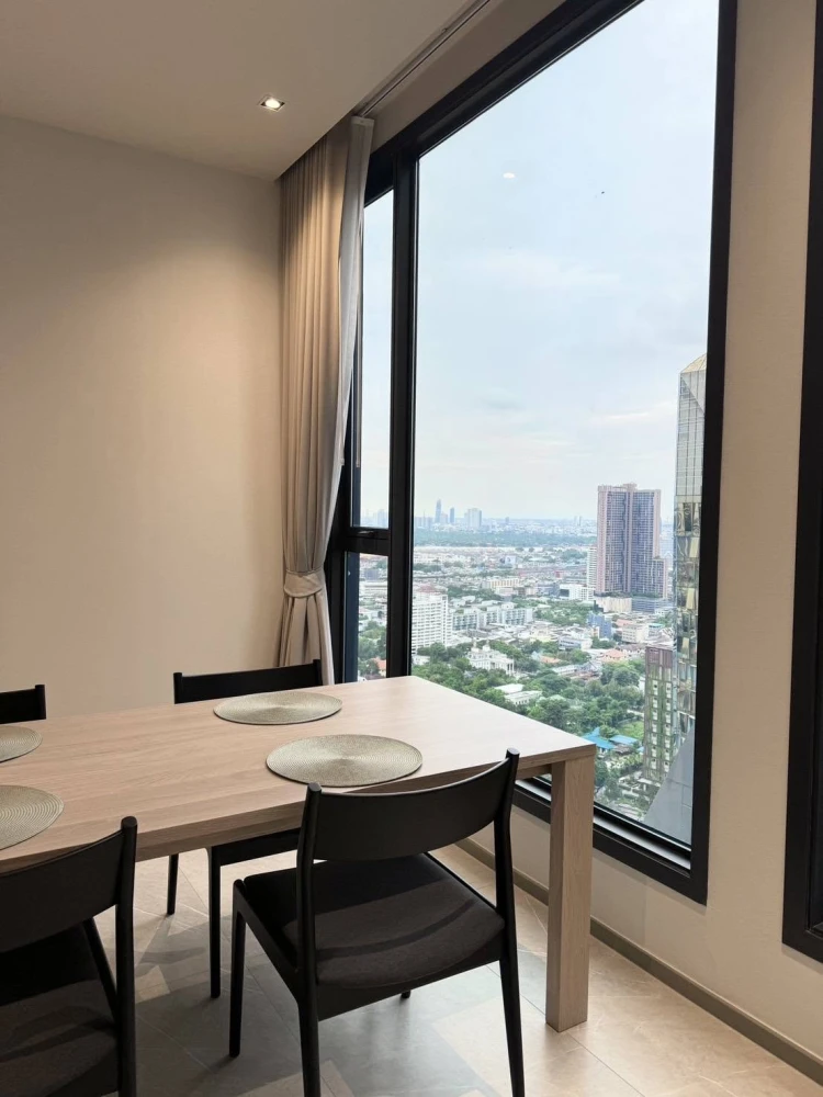 For rent: Hyde Heritage, 2 bedrooms, 2 bathrooms, 35th floor. Very spacious unit. Book now, don't wait!