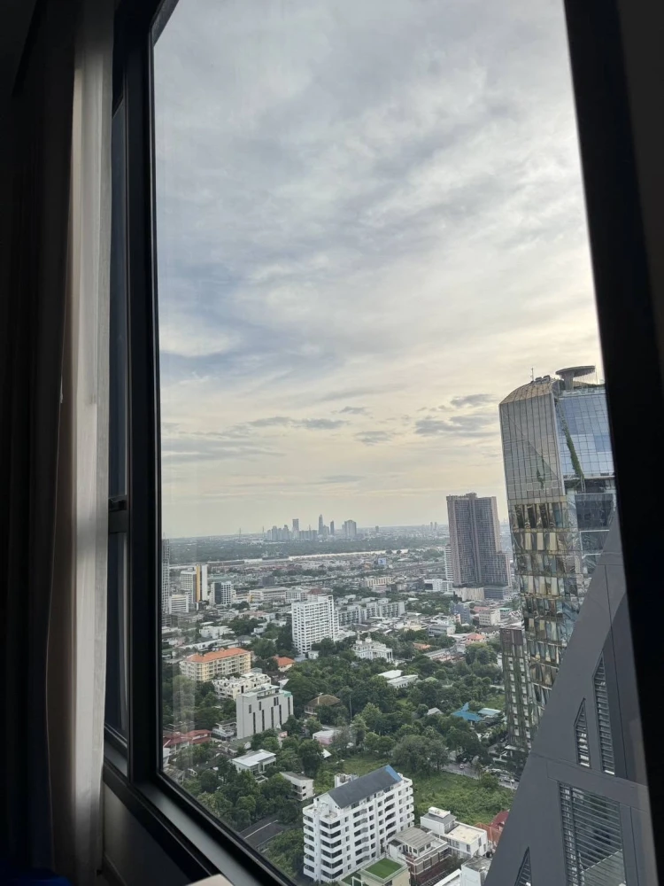For rent: Hyde Heritage, 2 bedrooms, 2 bathrooms, 35th floor. Very spacious unit. Book now, don't wait!