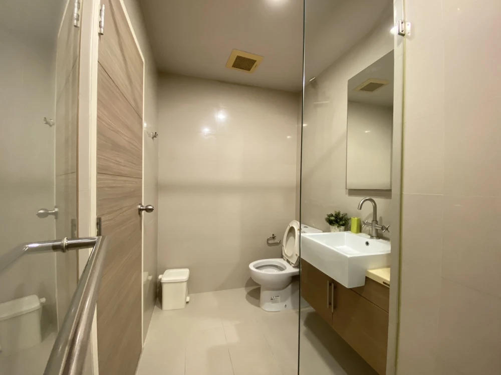 For rent: Hive Taksin, high floor room, fully furnished, affordable price, reserve now!