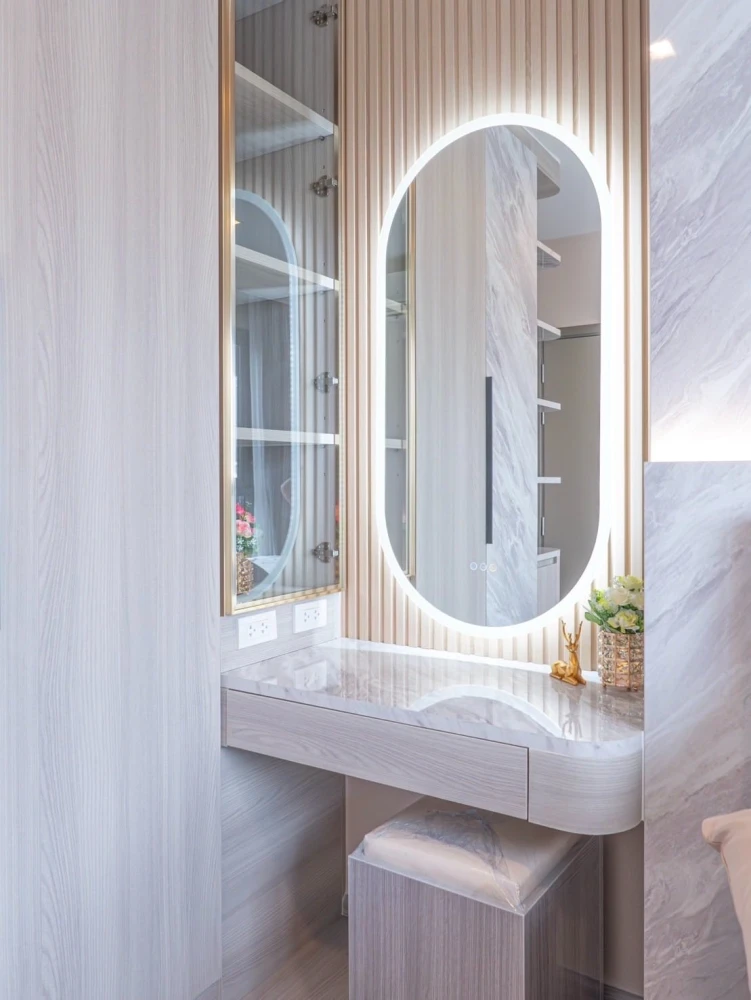 For rent: Life Asoke Hype, Makkasan Expressway view, cool breeze, no blockage, beautiful built-in decoration throughout the room. Reserve now, get it