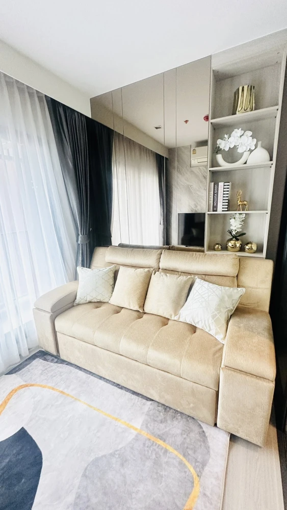 For rent: Life Asoke Hype, Makkasan Expressway view, cool breeze, no blockage, beautiful built-in decoration throughout the room. Reserve now, get it