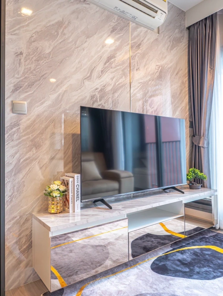 For rent: Life Asoke Hype, Makkasan Expressway view, cool breeze, no blockage, beautiful built-in decoration throughout the room. Reserve now, get it