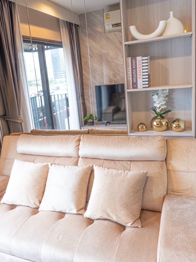 For rent: Life Asoke Hype, Makkasan Expressway view, cool breeze, no blockage, beautiful built-in decoration throughout the room. Reserve now, get it