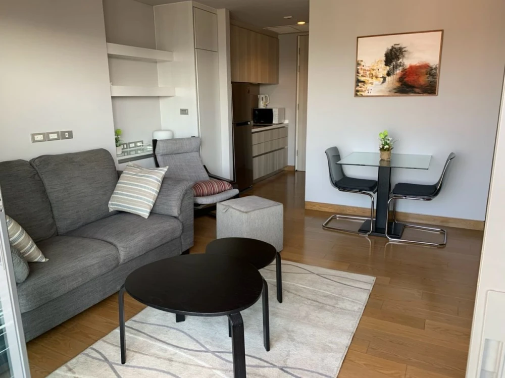 For rent: The Lumpini 24, 35th floor, corner room, fully furnished, nice to live in, reserve now, don't delay.
