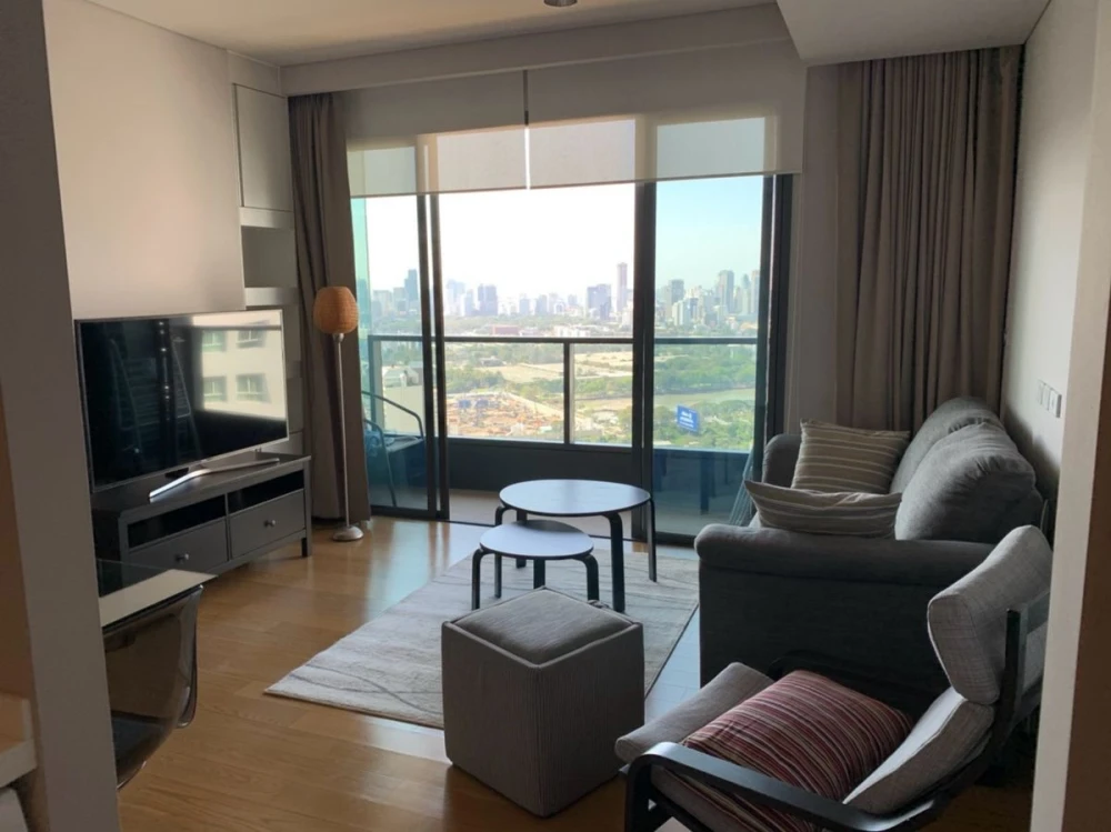 For rent: The Lumpini 24, 35th floor, corner room, fully furnished, nice to live in, reserve now, don't delay.