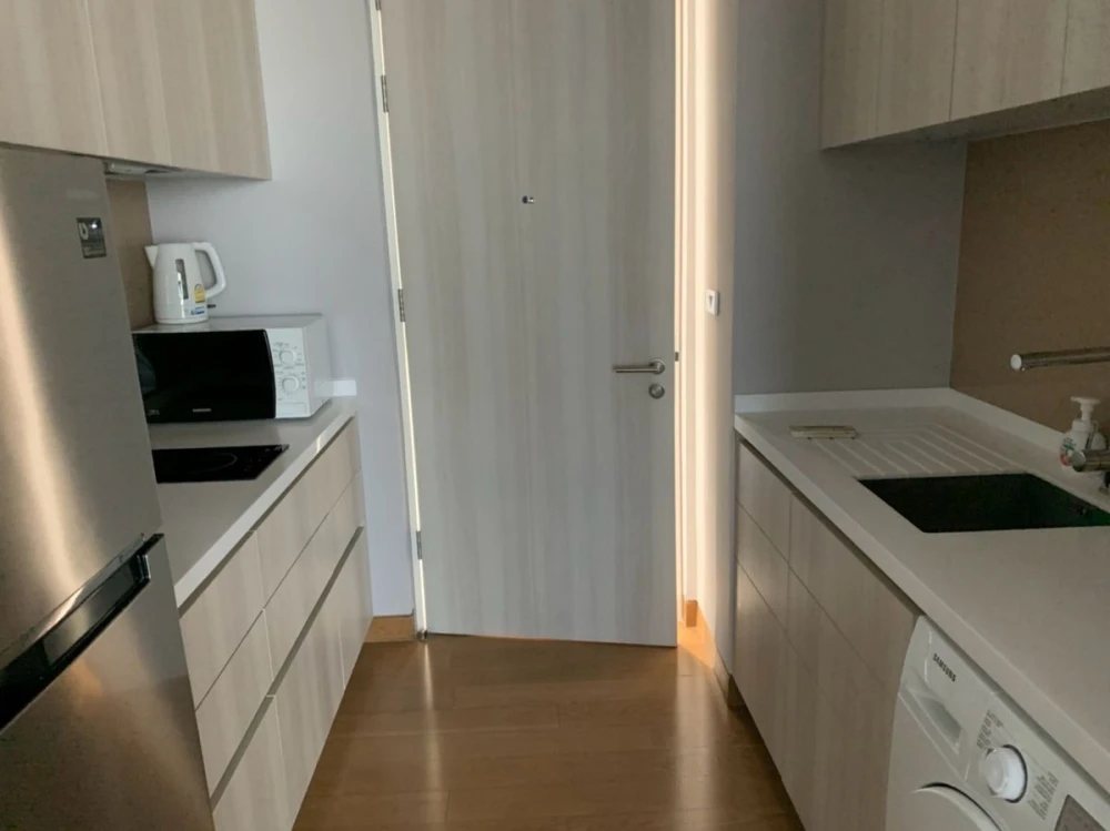 For rent: The Lumpini 24, 35th floor, corner room, fully furnished, nice to live in, reserve now, don't delay.