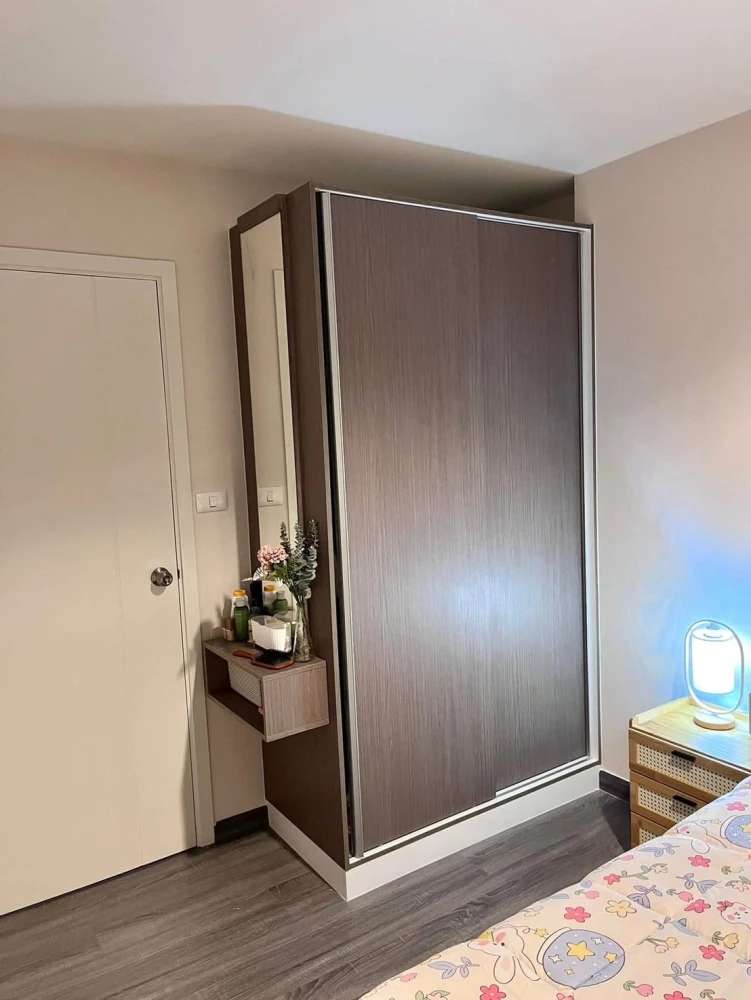 For rent: The Trust Condo @BTS Erawan, 19th floor, high view, great price, don't miss it.
