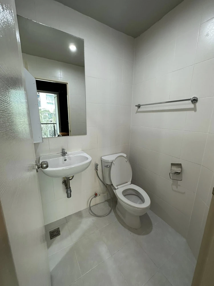 For rent/sale V Condo, ready to move in, furnished, good like this, hurry and reserve!!