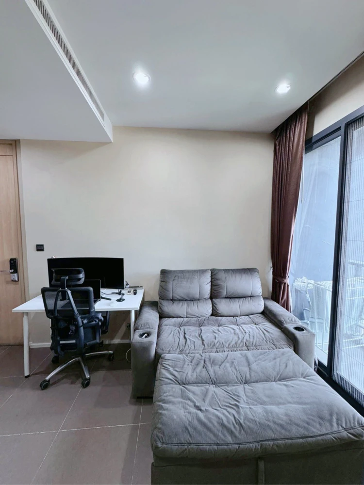 For rent/sale: Condo M Ladprao, spacious room, 21st floor, high view, pets allowed. Pet owners, don't miss out, book now before it's gone!