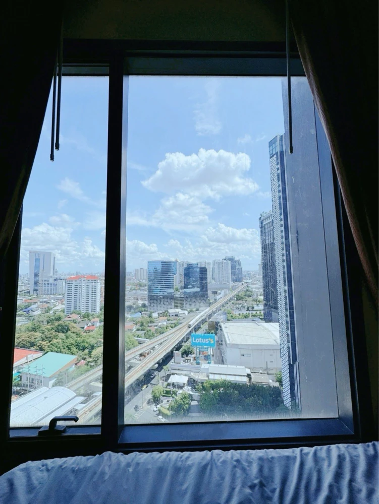 For rent/sale: Condo M Ladprao, spacious room, 21st floor, high view, pets allowed. Pet owners, don't miss out, book now before it's gone!