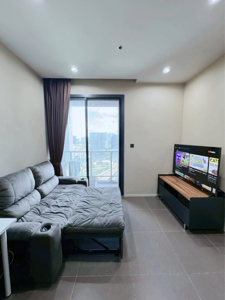 For rent/sale: Condo M Ladprao, spacious room, 21st floor, high view, pets allowed. Pet owners, don't miss out, book now before it's gone!