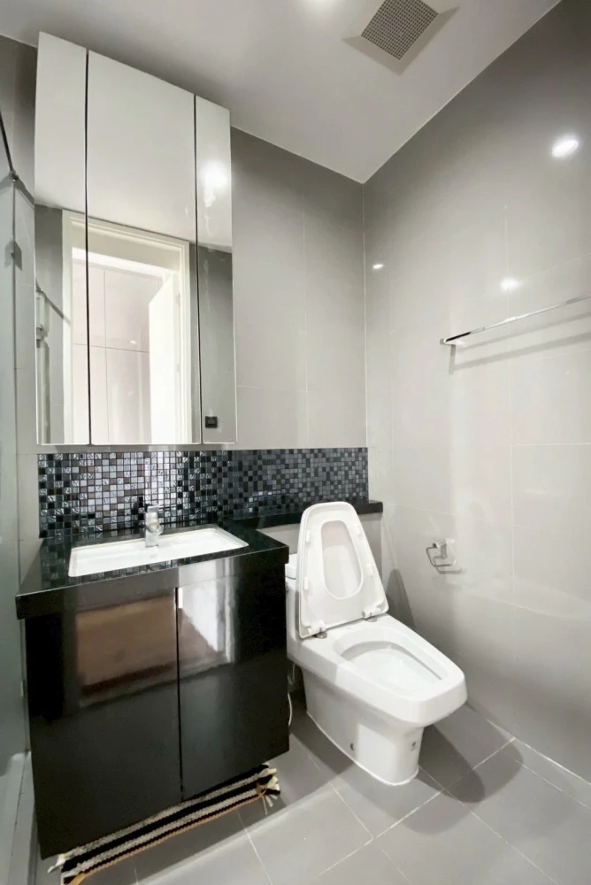 For rent/sale: Condo M Ladprao, spacious room, 21st floor, high view, pets allowed. Pet owners, don't miss out, book now before it's gone!