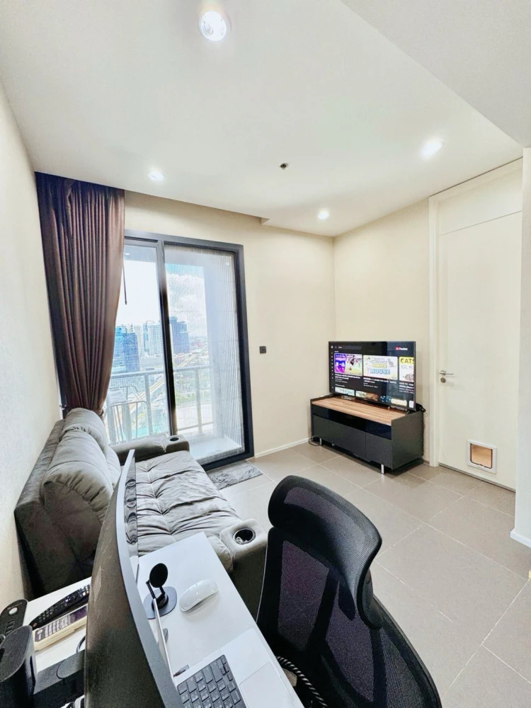 For rent/sale: Condo M Ladprao, spacious room, 21st floor, high view, pets allowed. Pet owners, don't miss out, book now before it's gone!