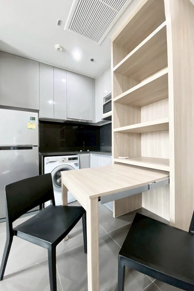 For rent/sale: Condo M Ladprao, spacious room, 21st floor, high view, pets allowed. Pet owners, don't miss out, book now before it's gone!