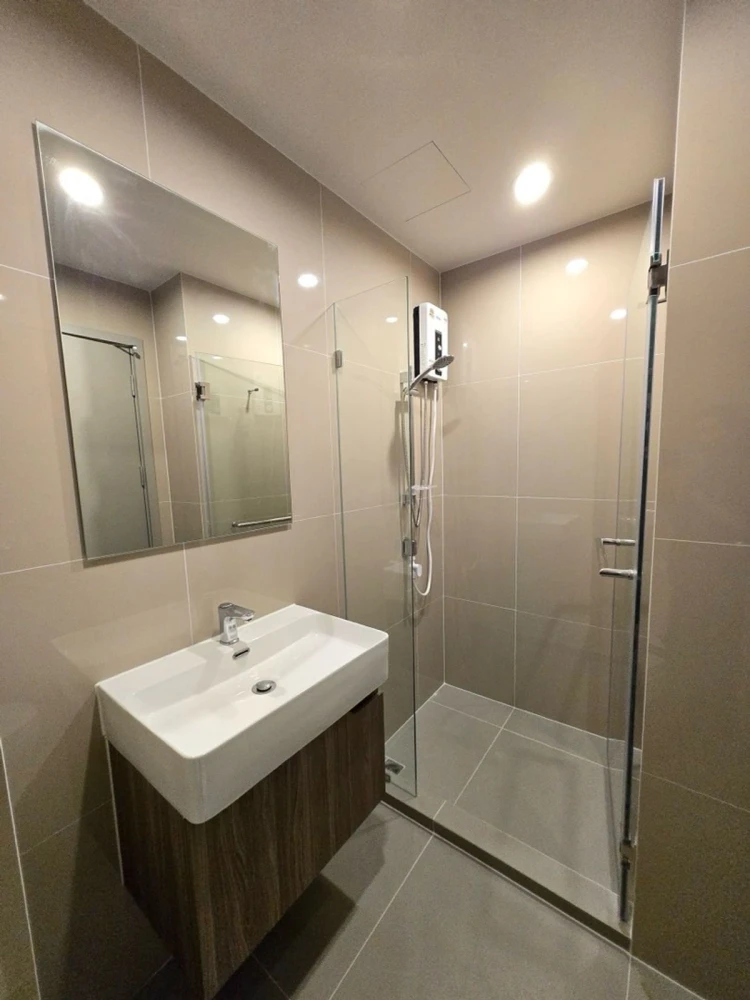 Condo for rent at Ideo Ramkhamhaeng - Lam Sali Station, 20th floor. View of the BTS and city. Best price! Book now, don't miss out!