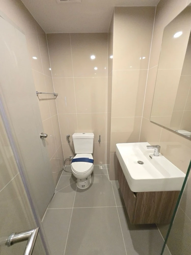 Condo for rent at Ideo Ramkhamhaeng - Lam Sali Station, 20th floor. View of the BTS and city. Best price! Book now, don't miss out!