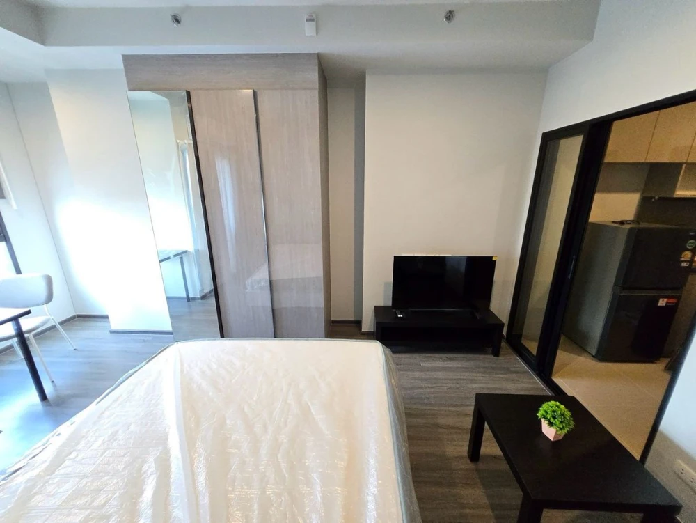 Condo for rent at Ideo Ramkhamhaeng - Lam Sali Station, 20th floor. View of the BTS and city. Best price! Book now, don't miss out!